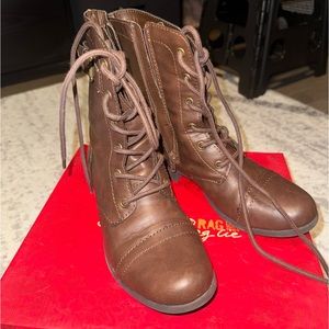 Size 7 women brown combat boots from American Rag